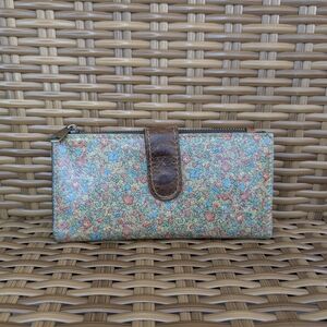 Patricia Nash Floral Coral Bouquet Leather Bifold Wallet Cash Cards Coins ID